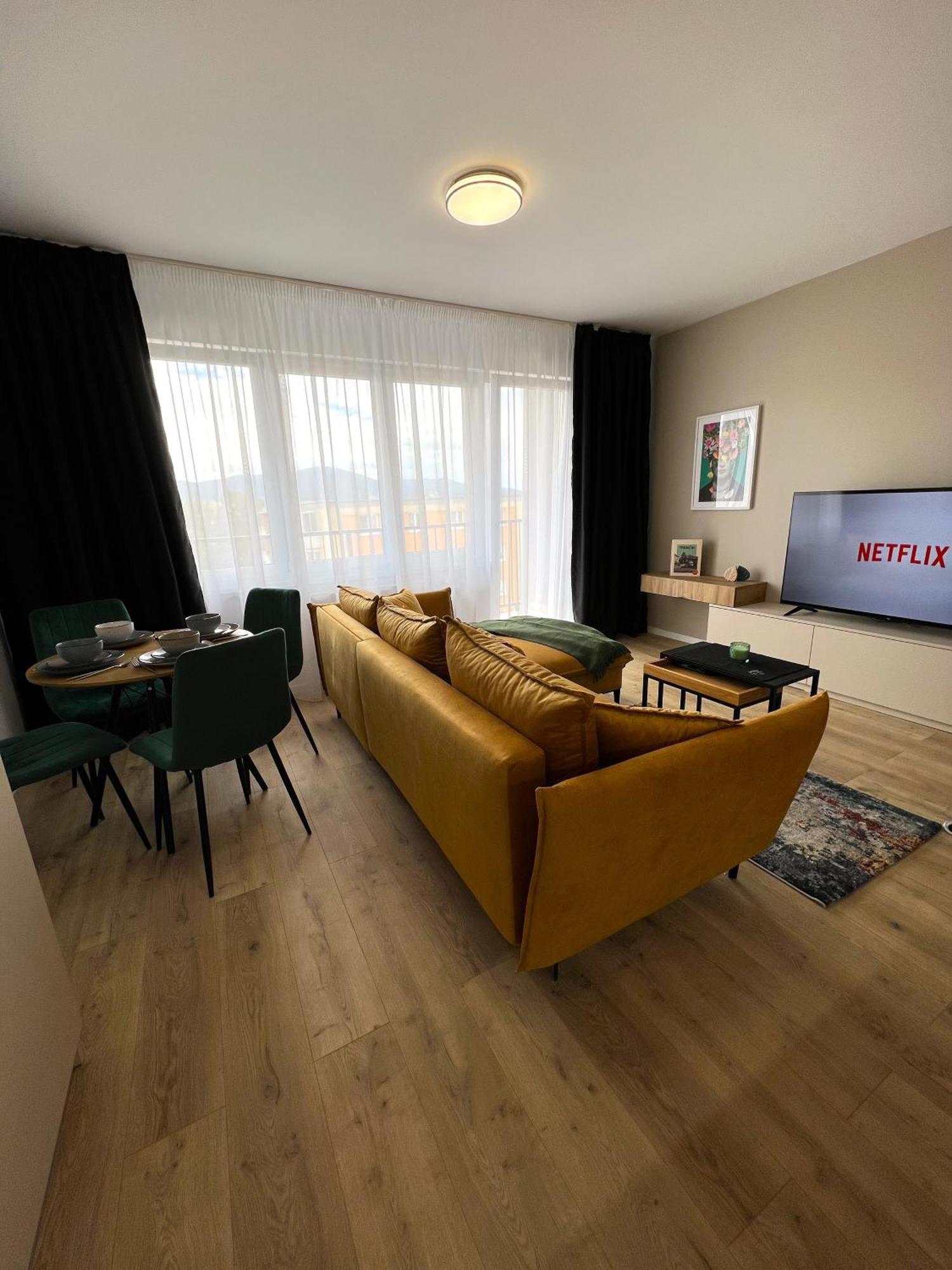 Cozy Stay Apartment Тренчин Экстерьер фото